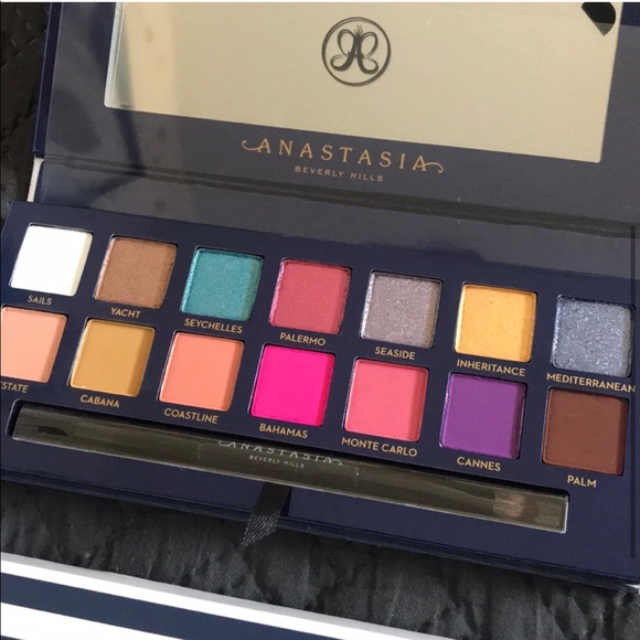 Riviera eyeshadow palette - Picture 3 of 5